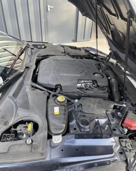 Entretien des 10 ans Jaguar F-Type S V6 à Bordeaux