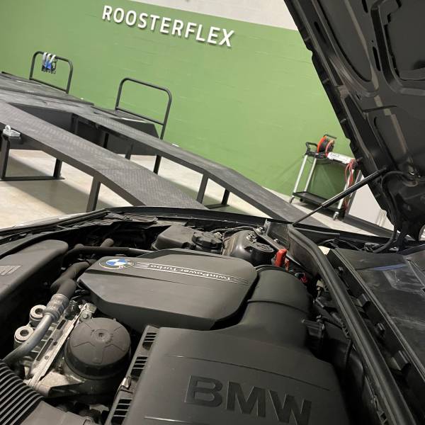 6 cylindres en ligne biturbo en cours de reprogrammation éthanol E85 à Mérignac près de Bordeaux